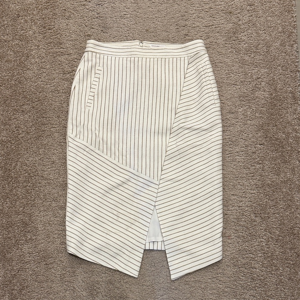 Elegant White Striped Pencil Skirt